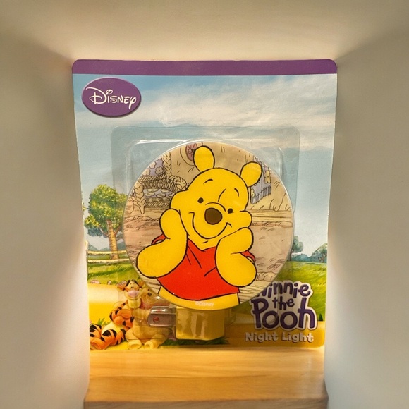 Disney Winnie the Pooh Plug in Night Light - Picture 1 of 3